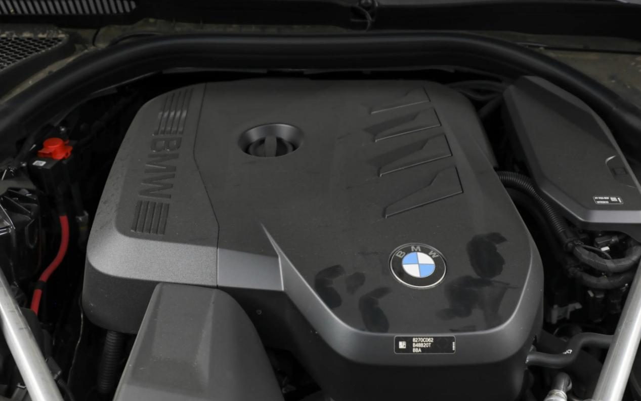 2025款宝马5系，iDrive 8.5更新到 9有何变化？新增V2X智驾