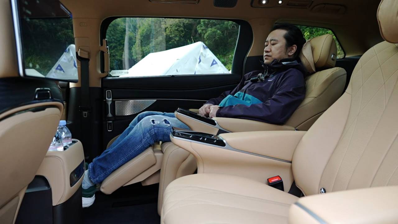 试驾25款腾势D9：城区智驾求稳、纯电跑200km，云辇C守住驾控底线