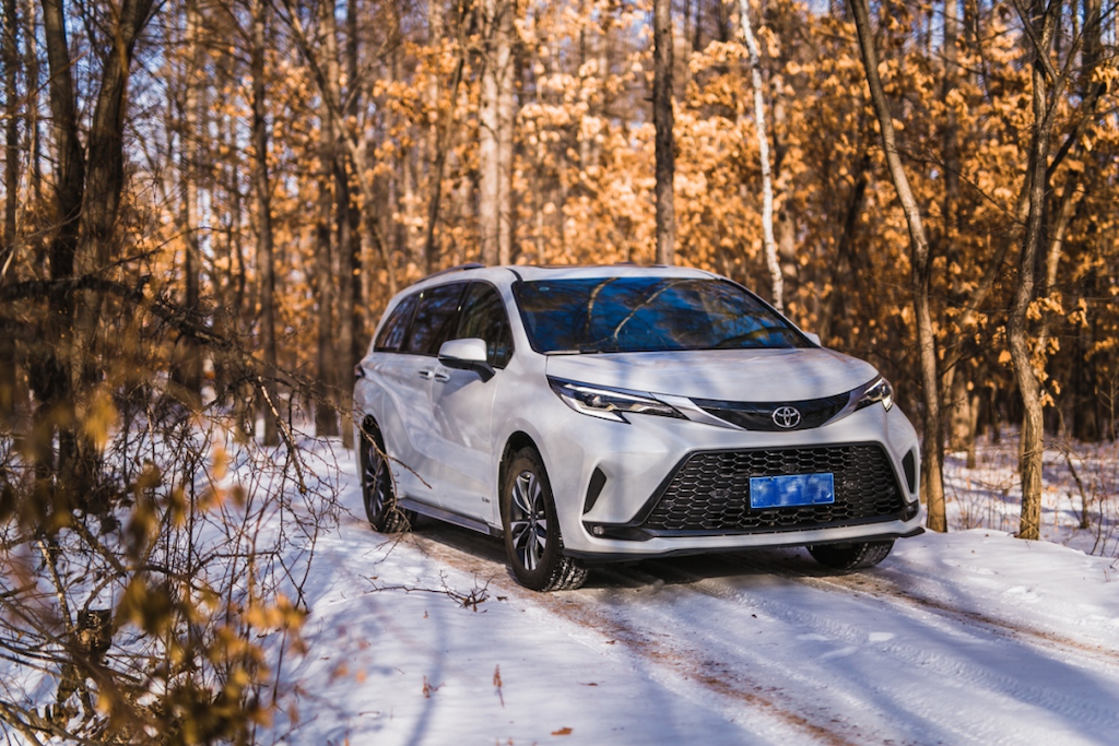 无惧雪地湿滑 冬季全家自由行MPV就选新款格瑞维亚
