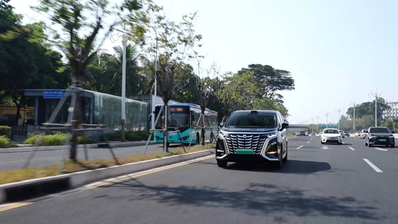 试驾25款腾势D9：城区智驾求稳、纯电跑200km，云辇C守住驾控底线