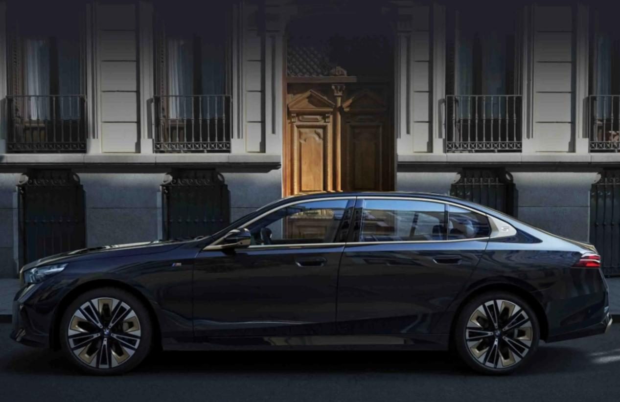 2025款宝马5系，iDrive 8.5更新到 9有何变化？新增V2X智驾