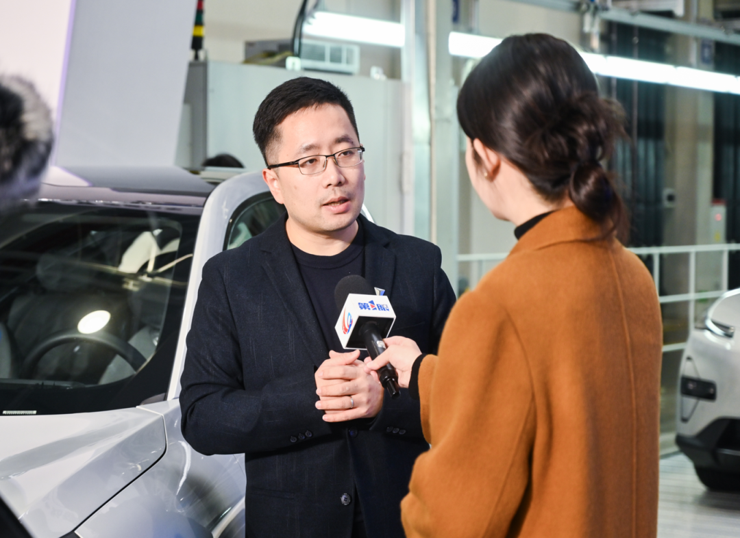 将全系标配L2.5以上智驾系统，迈入40万辆俱乐部的深蓝疯了？