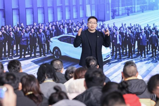 深蓝汽车连续两年未达预期 邓承浩2025年冲击50万辆目标恐再落空