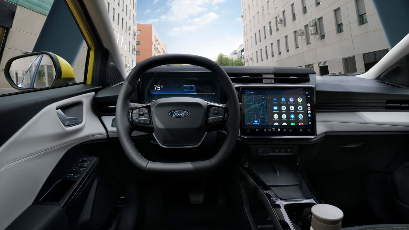福特推出纯电小型SUV 续航376km配专属颜色 这外观你喜欢吗？