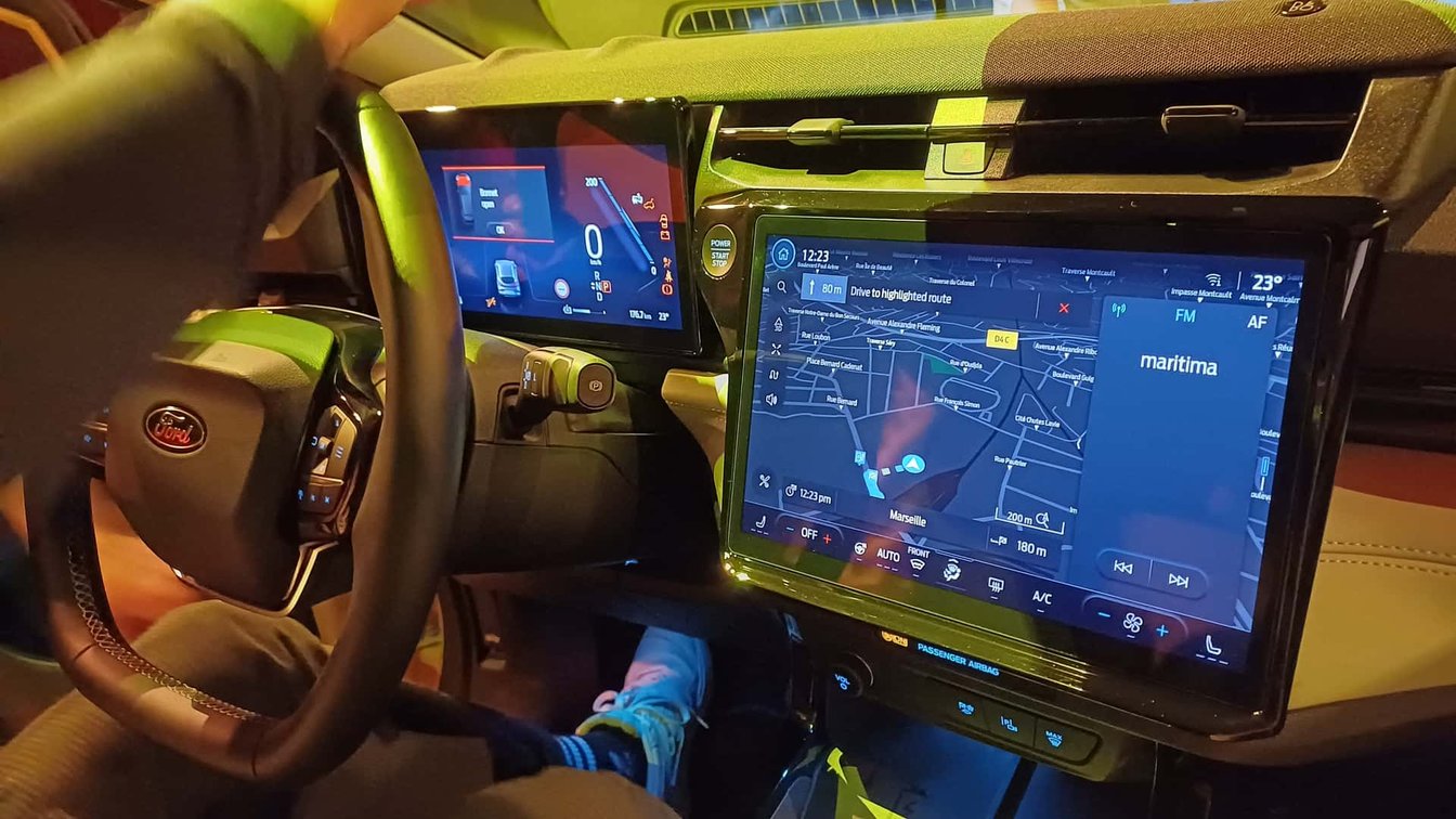 福特推出纯电小型SUV 续航376km配专属颜色 这外观你喜欢吗？