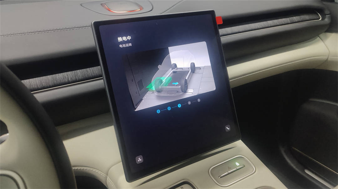 独立试驾第二代蔚来ES6：驾控调校提升明显，细节设计槽点不多