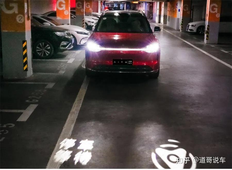 引领全民智驾时代，问界凭“车位到车位”再度跑赢对手