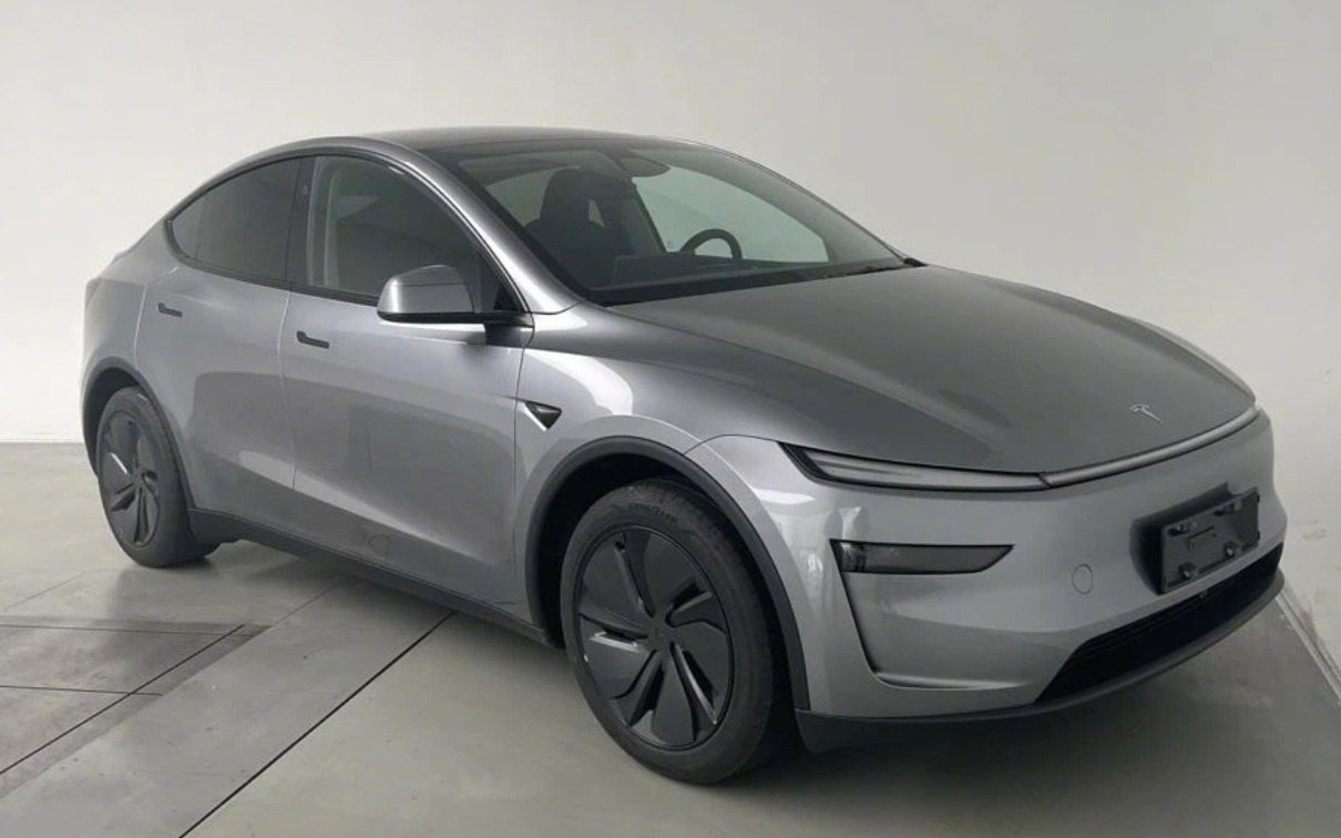 全新特斯拉Model Y，座椅加长，涨价1.36万元贵在哪？