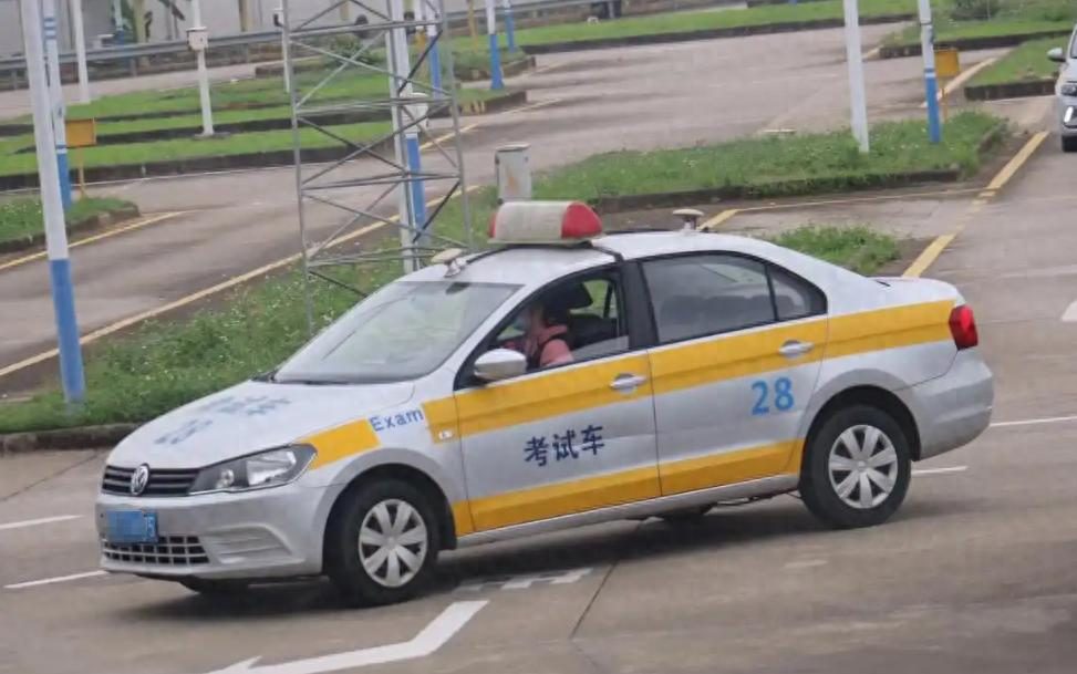 原来在驾校学的这些都是错的，很多人自己开车才知道，你听过几句