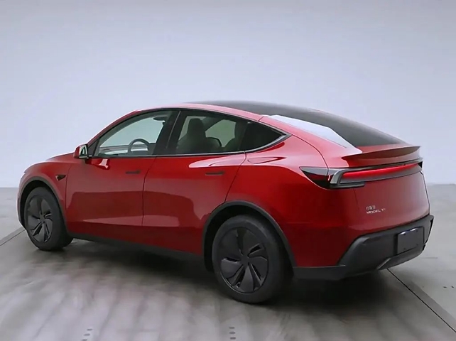 特斯拉Model Y新老款都可定，不着急的要不要等小米YU7？