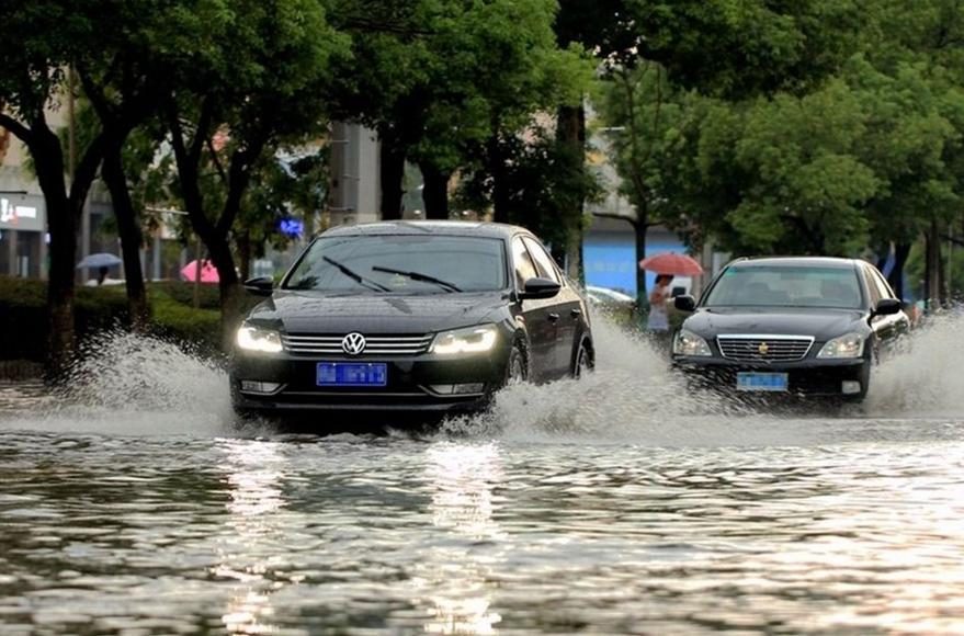 都知道油车怕涉水，你以为电车就能当船开了吗？这几点你要知道