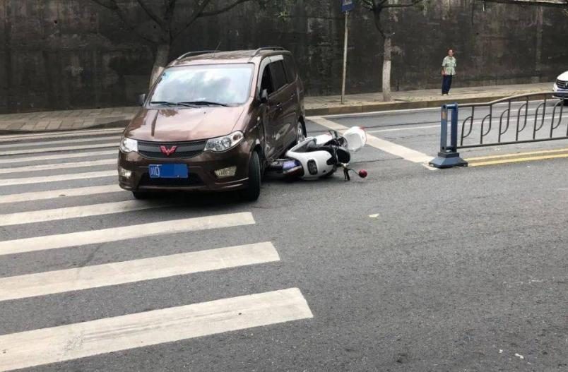 为啥别人掉头没事，你掉头就被扣分罚款？这些掉头技巧懂了吗