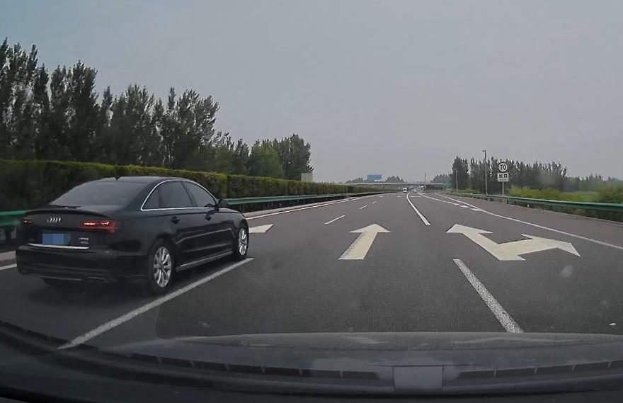老司机上高速，为何很少走最左侧车道？车主：弄懂以后开车更安全