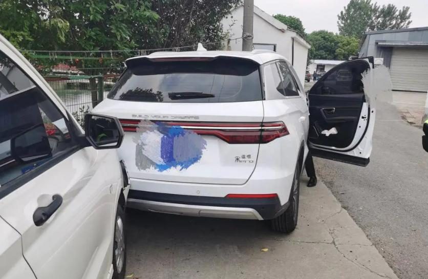 手动挡停车时，带挡停车好还是空挡停车好？老司机告诉你如何做