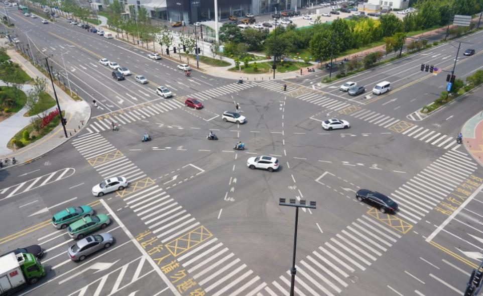 拿到驾照≠会开车，在驾校学不明白的7个驾驶技巧，你知道几个