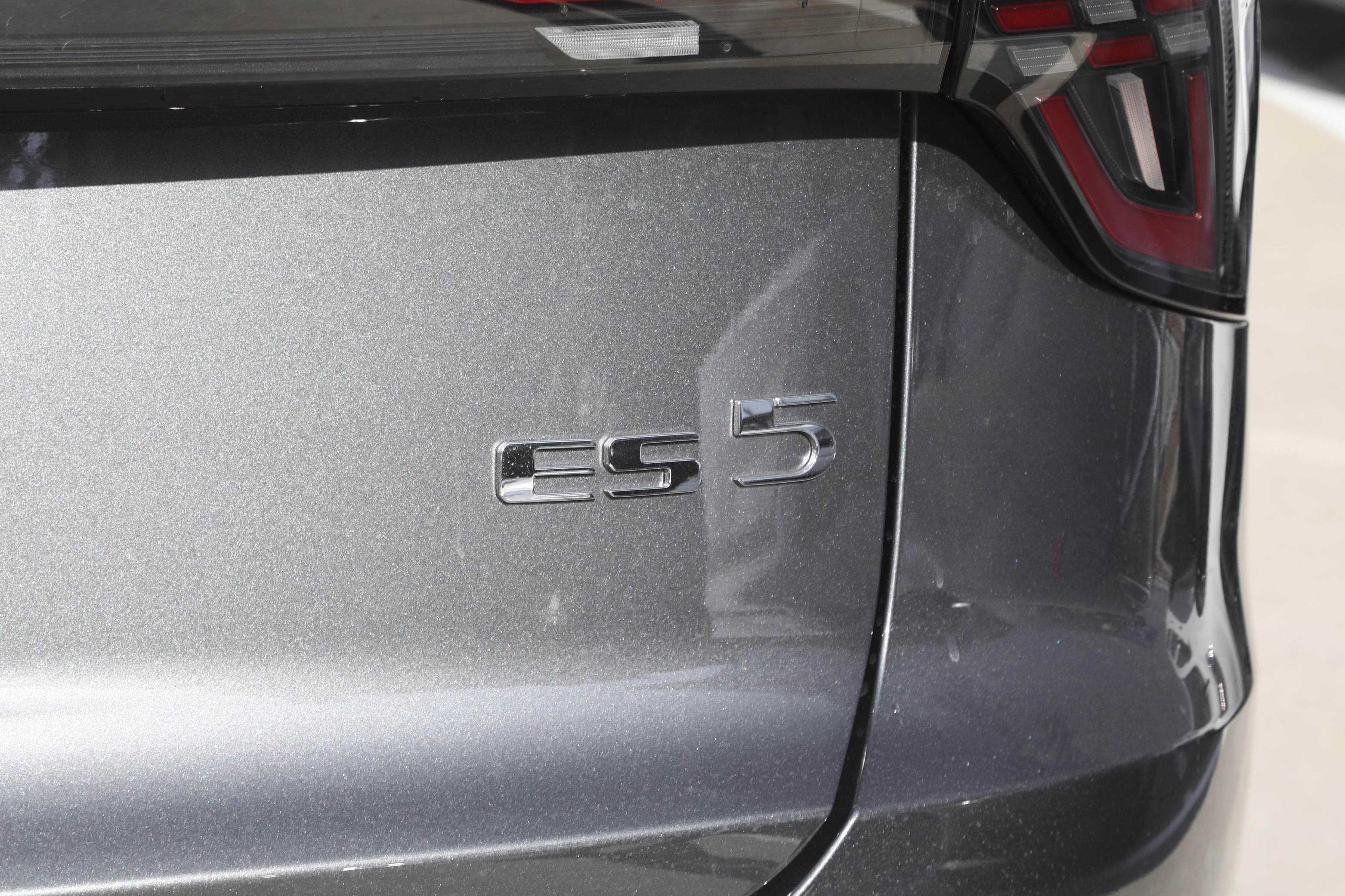 9.99万起的后驱纯电SUV 最长续航525km 上汽名爵MG ES5应该怎么选？
