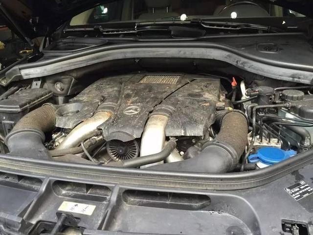 养车小课堂：发动机舱脏了怎么洗？能不能拿水滋着洗？