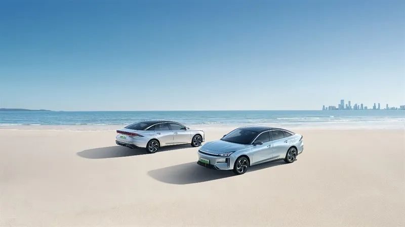 预售先享提车价8.98万元起！吉利银河L6 EM-i树立“2L级国民精品家轿”新标杆