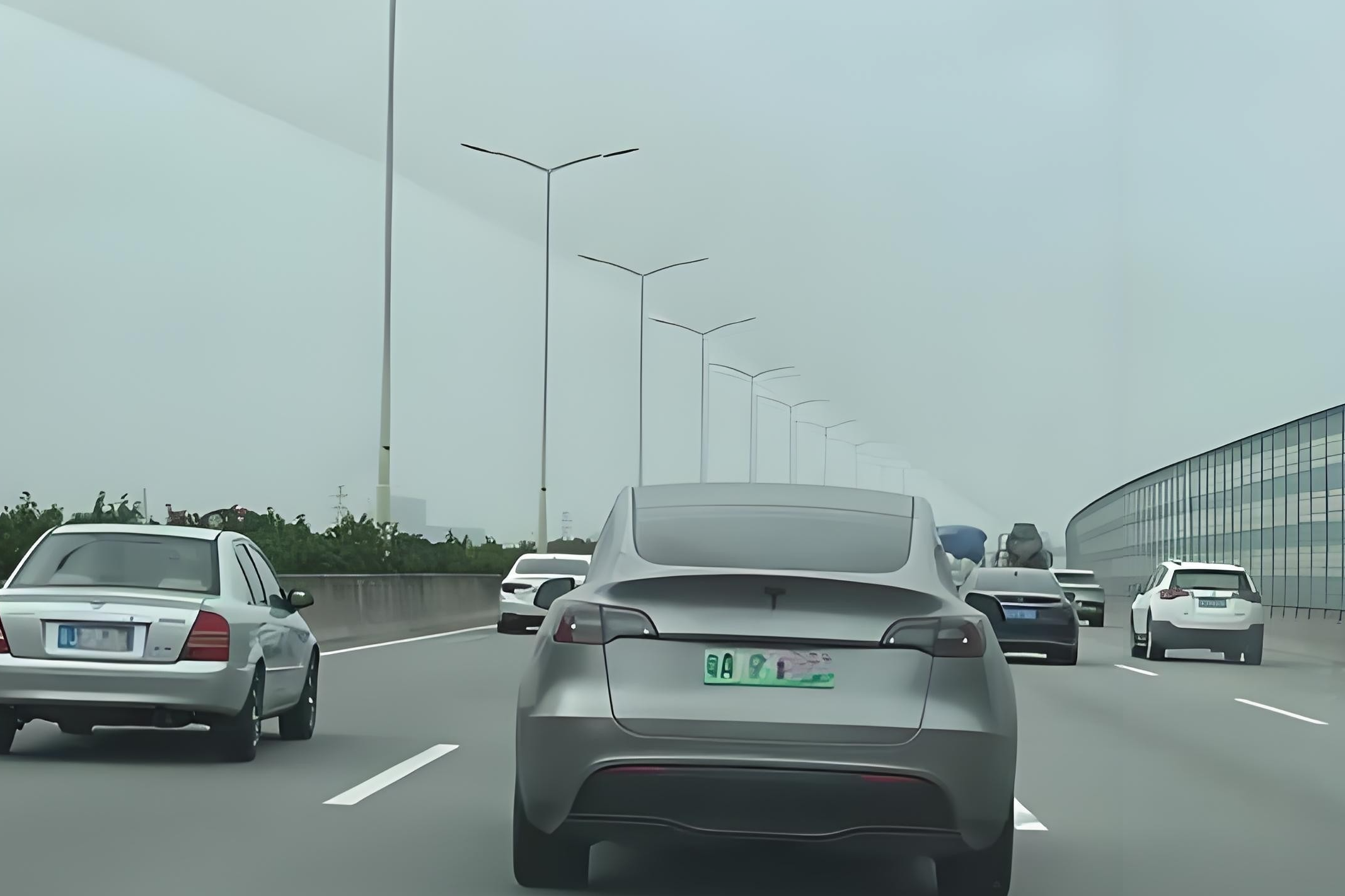 为什么有人上了高速还开那么慢？跑多快最合理？
