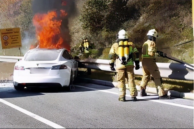 油车or电车，到底哪个体验更好？