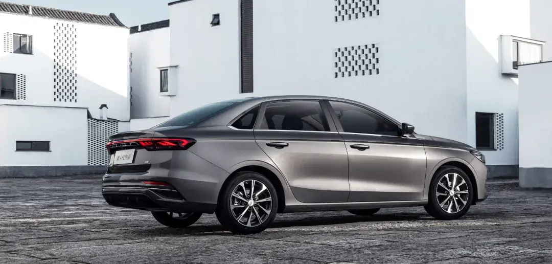 4.89万的吉利帝豪、7.99万的大众SUV！值得抄底3款油车！