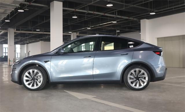 全网首测焕新Model Y，更赛博更舒适