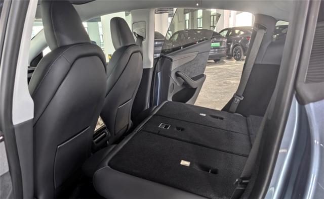 全网首测焕新Model Y，更赛博更舒适