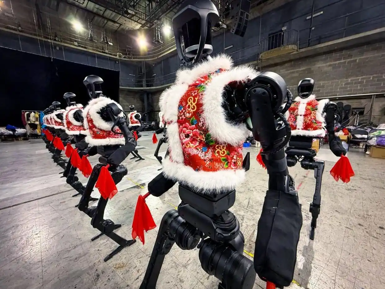 人形机器人能上春晚扭秧歌！相信不久就能替代人类员工