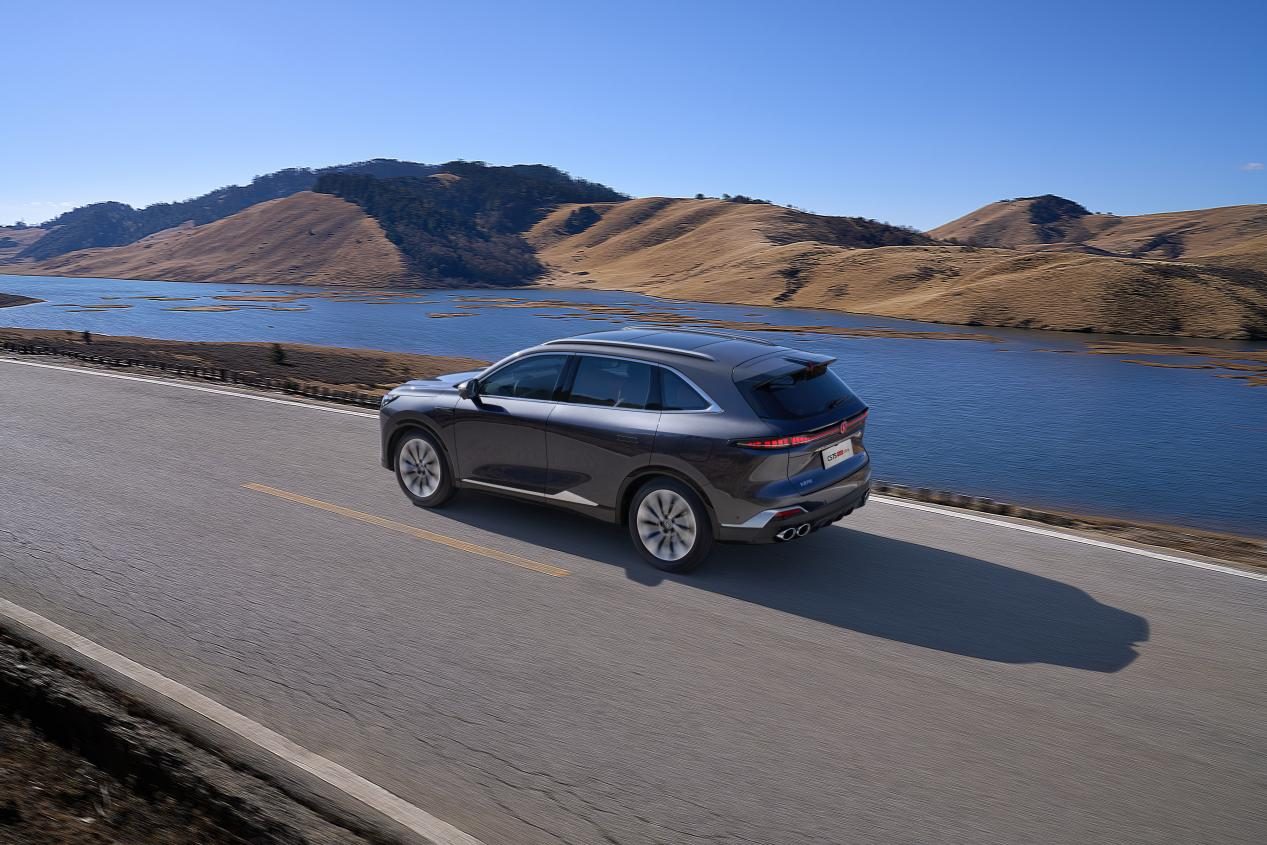 长安第四代CS75 PLUS Ultra挑战丰田RAV4荣放，鹿死谁手？