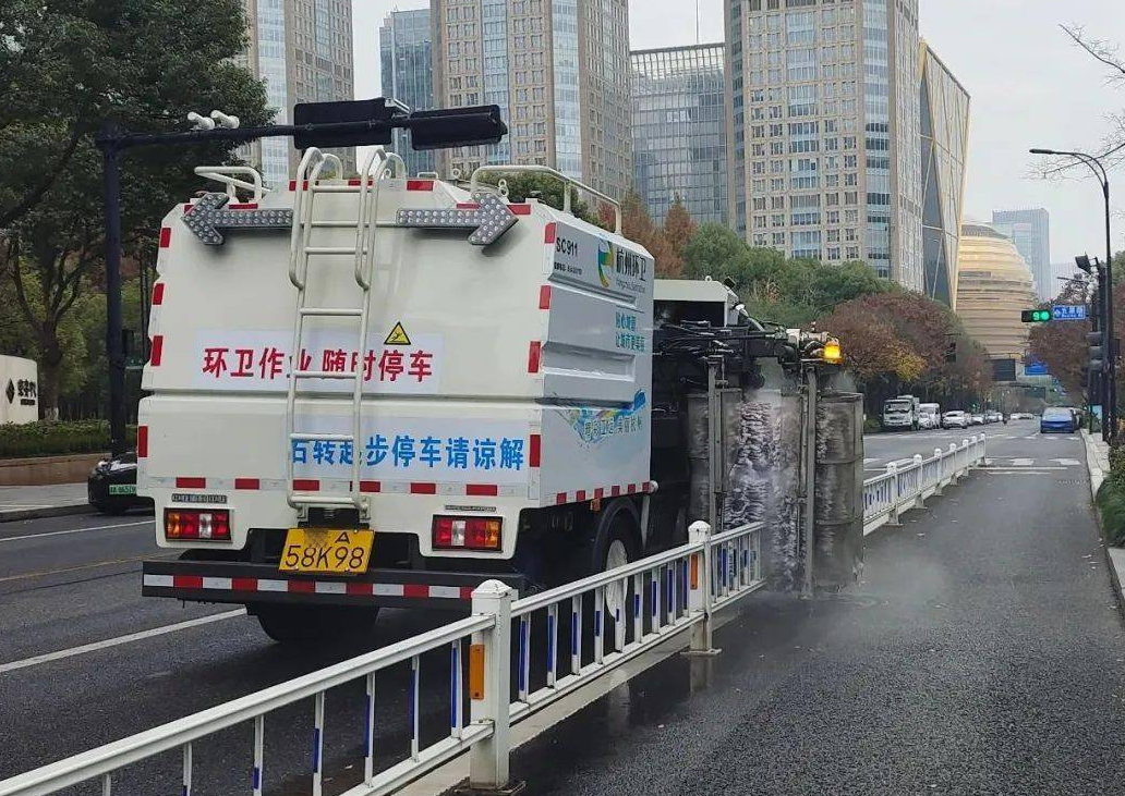 碰撞到贴有“测试车辆随时停车”的自动驾驶汽车，有责任吗？
