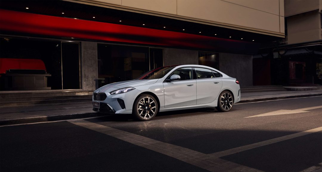 全新BMW 2系四门轿跑上市，售价25.99万元起！