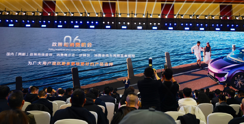 目标300万辆，长安汽车2025年准备怎么干？