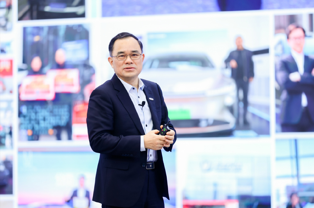 目标300万辆，长安汽车2025年准备怎么干？