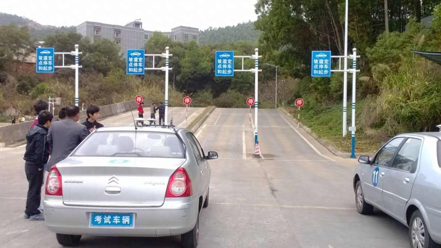 买车都买自动挡，为什么考驾照大部分人还是选择C1？