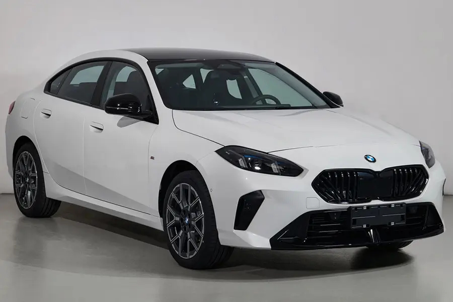 外观是真像韩国车，宝马全新2系四门版上市，300马力四驱轿跑！