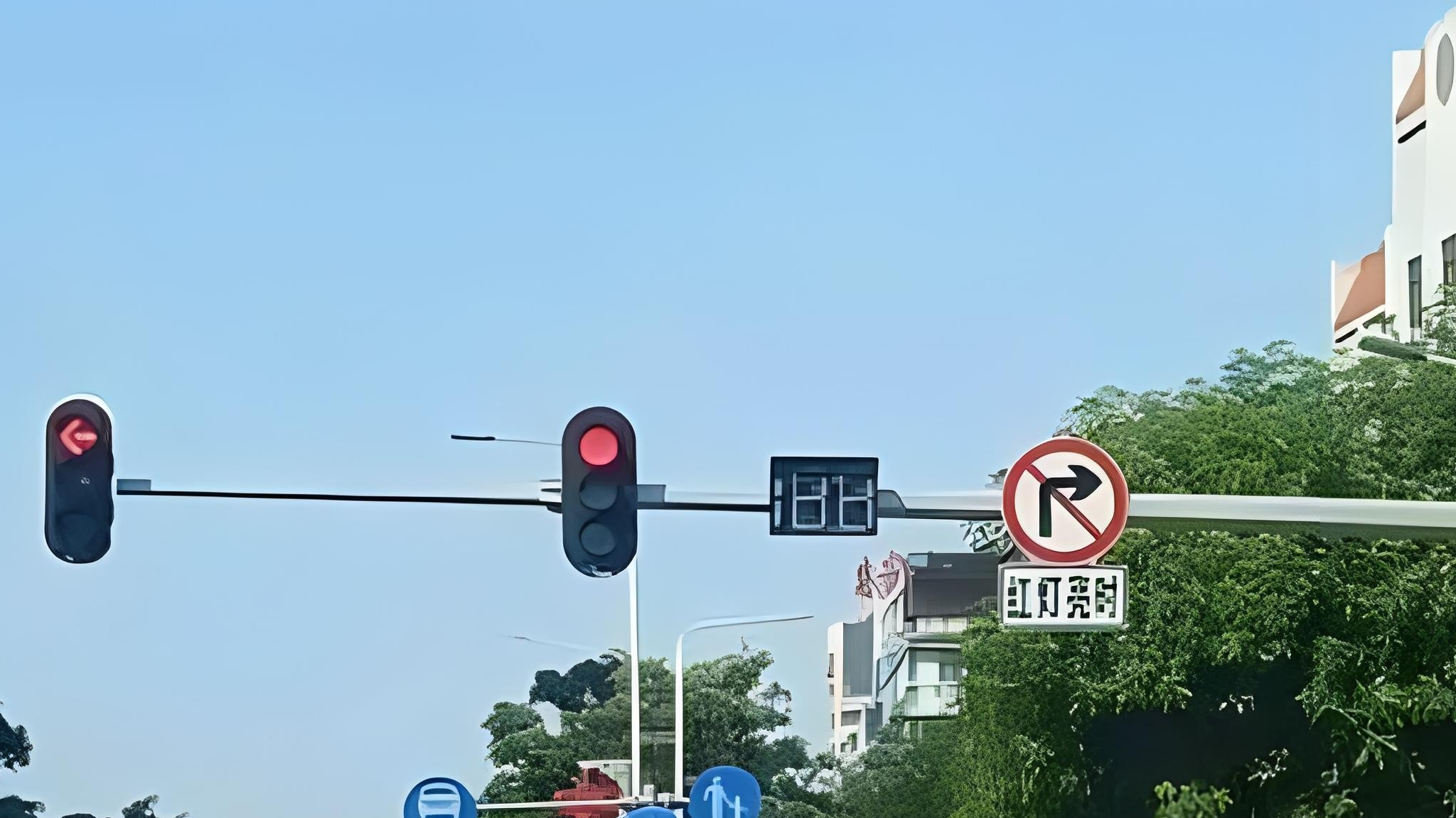 路口右转要不要等红灯？很多人都做错了被扣分