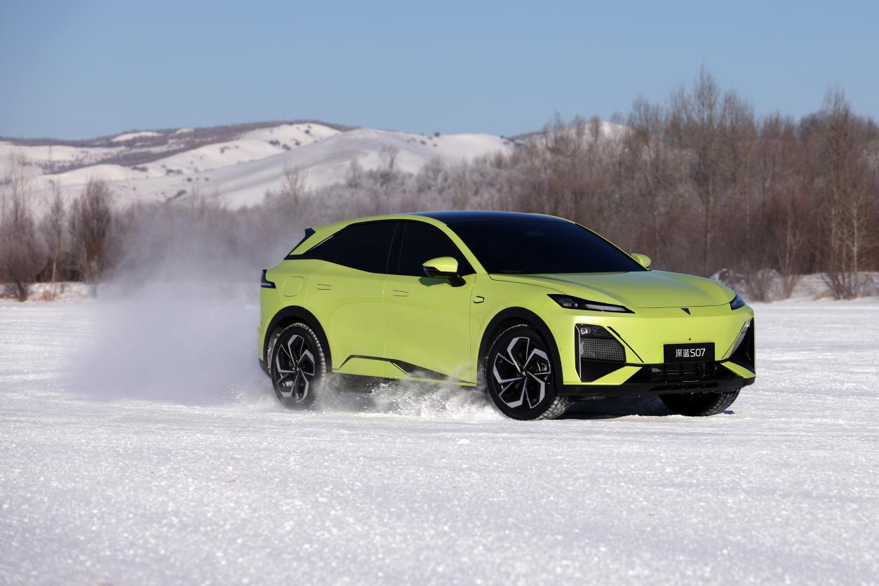玩的就是操控！深蓝L07、S07冰雪上玩转金卡纳？