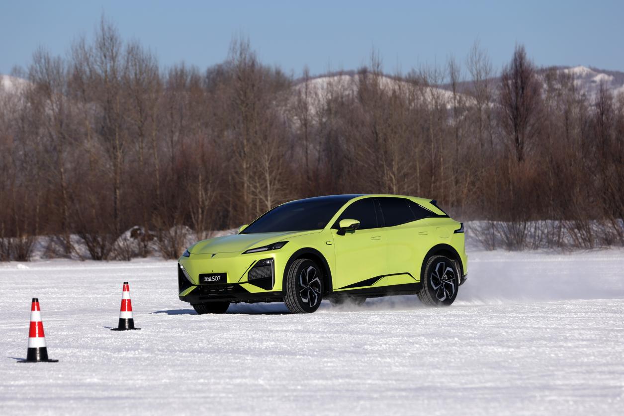 玩的就是操控！深蓝L07、S07冰雪上玩转金卡纳？