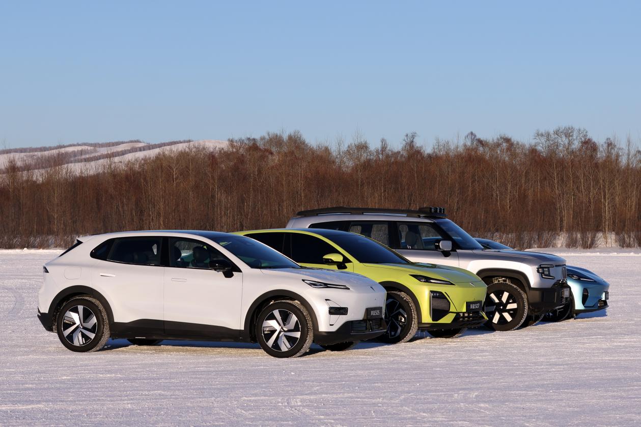 玩的就是操控！深蓝L07、S07冰雪上玩转金卡纳？