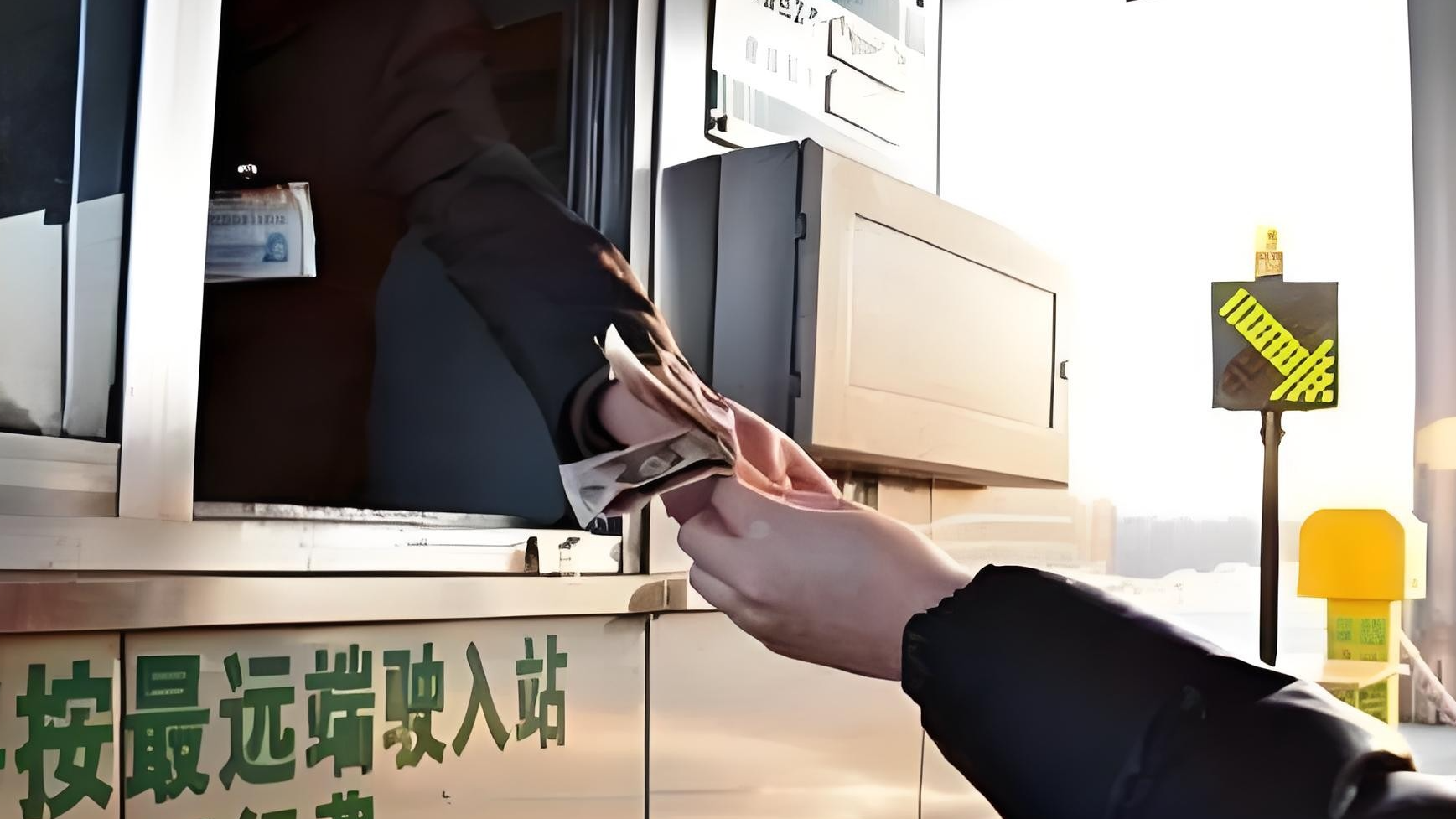 到底能不能在高速服务区停车过夜？会被收超时费吗？