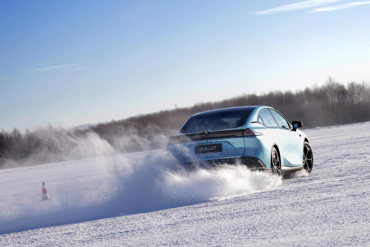 玩的就是操控！深蓝L07、S07冰雪上玩转金卡纳？