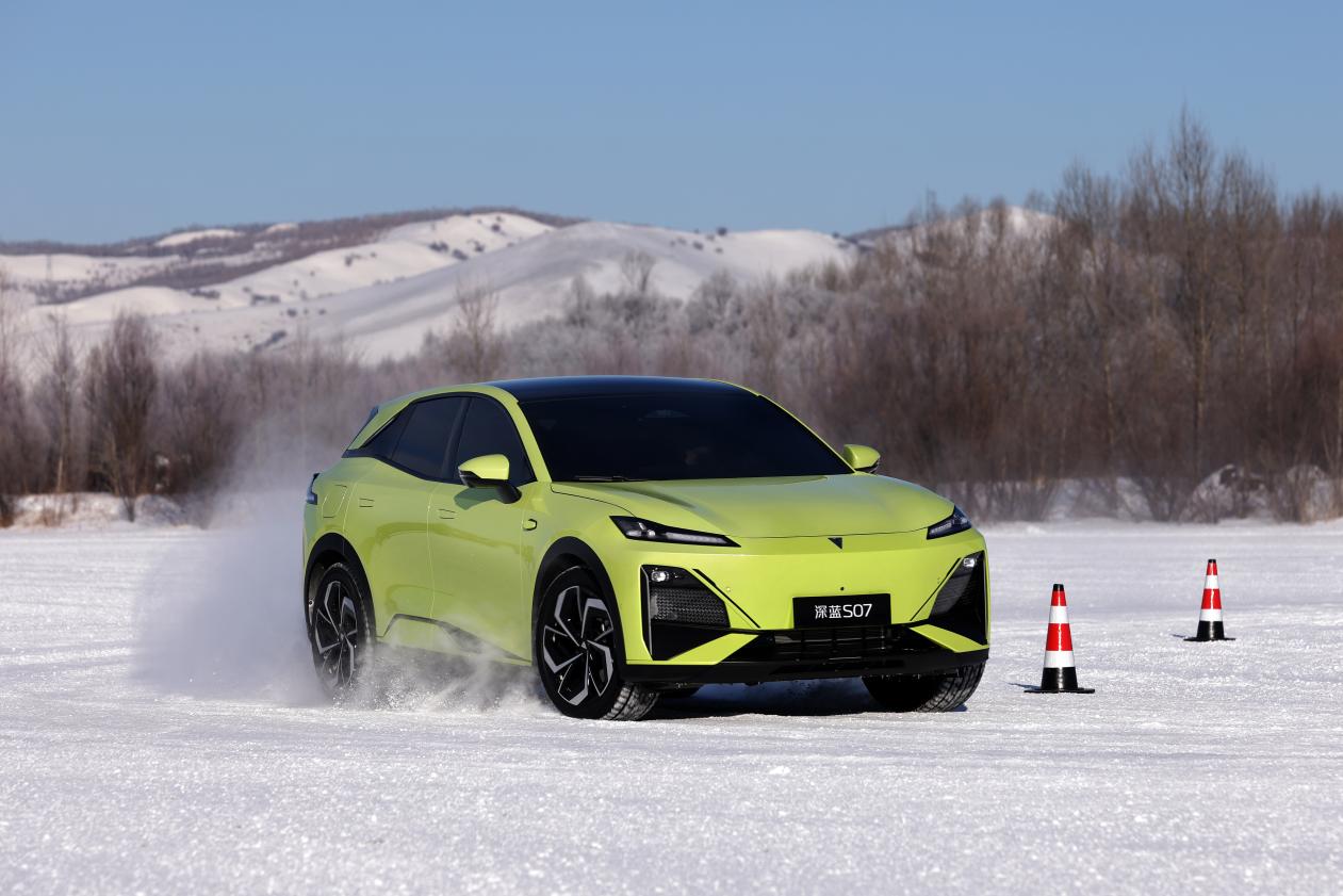玩的就是操控！深蓝L07、S07冰雪上玩转金卡纳？