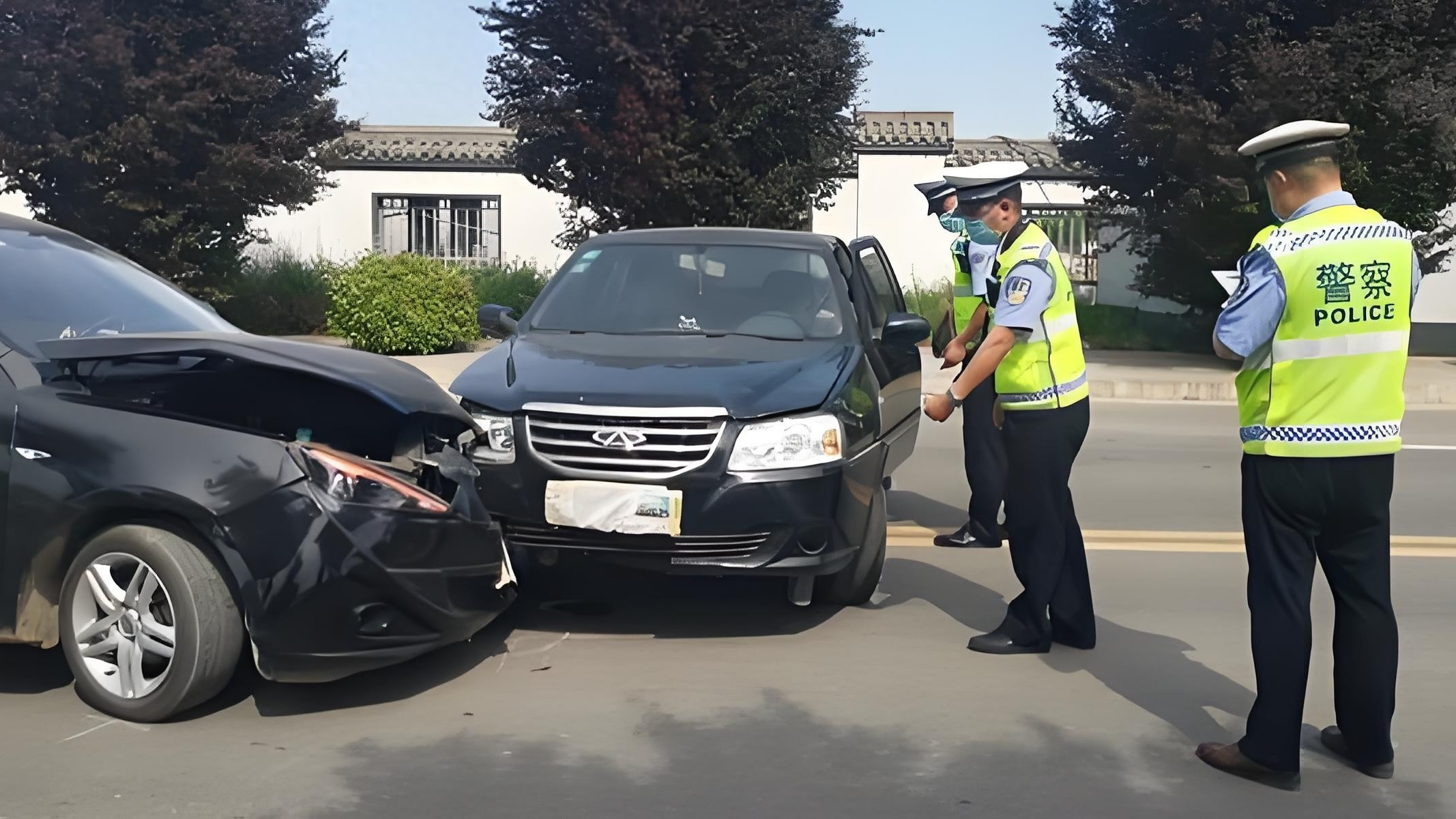 哪些交通事故需要报警、报保险？要分清先后顺序才不吃亏