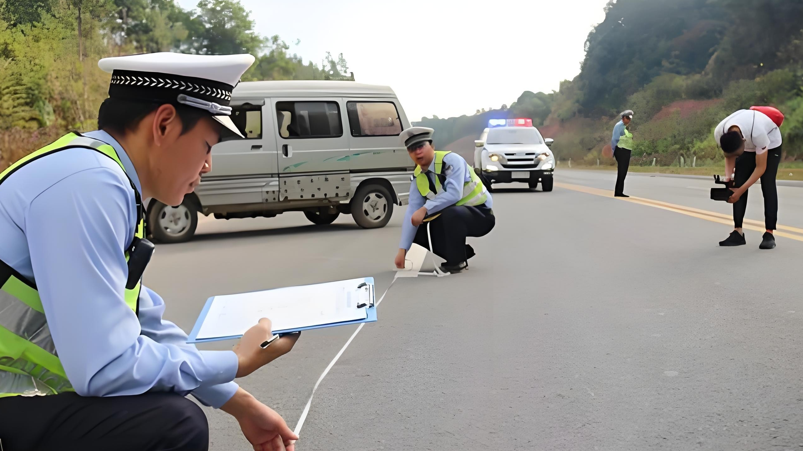 哪些交通事故需要报警、报保险？要分清先后顺序才不吃亏