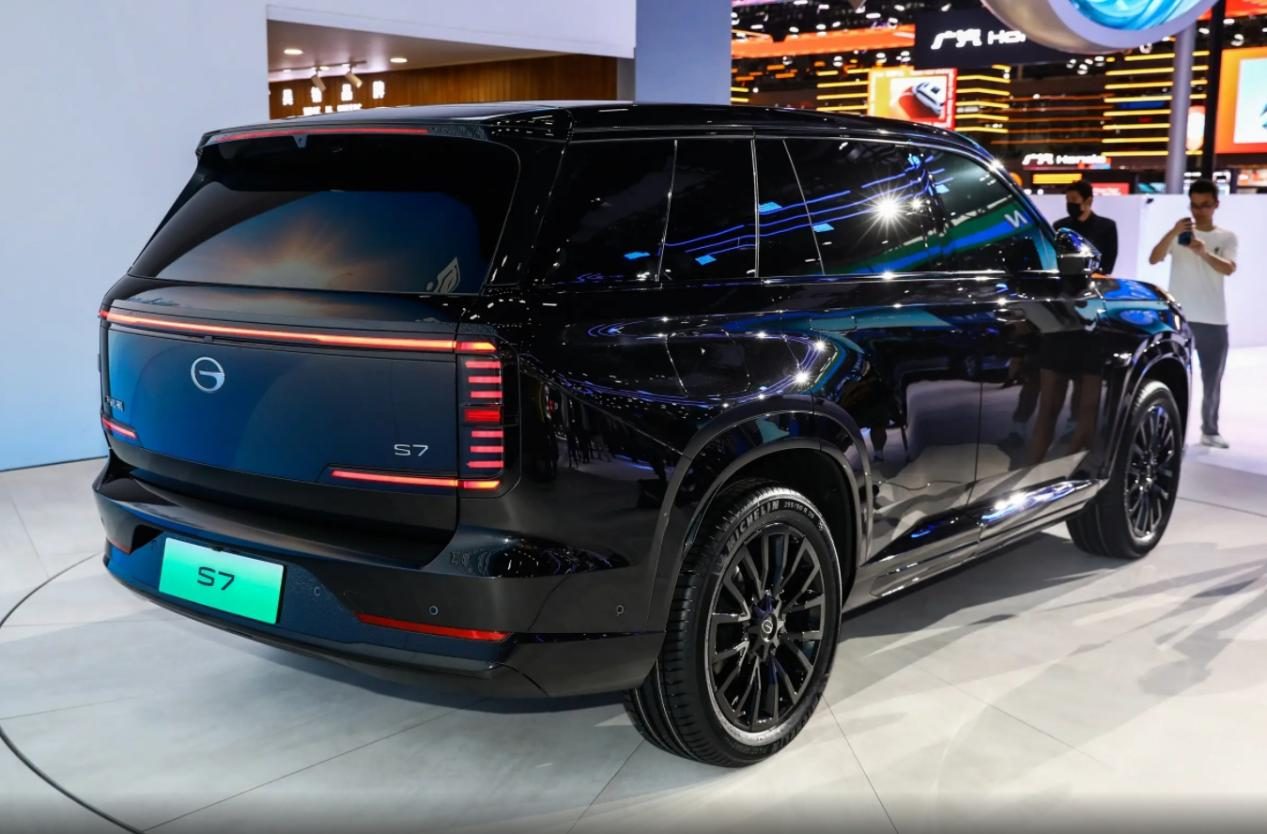 广汽传祺S7，后排带腿托的5座SUV，1.5T插混四驱能耗如何？