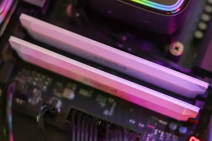 639，美光原产颗粒，英睿达DDR5 Pro 16GBx2 为何能成为价格屠夫