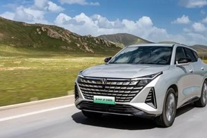 长安UNI-Z PHEV 125公里战舰版上市：插混市场新标杆的诞生