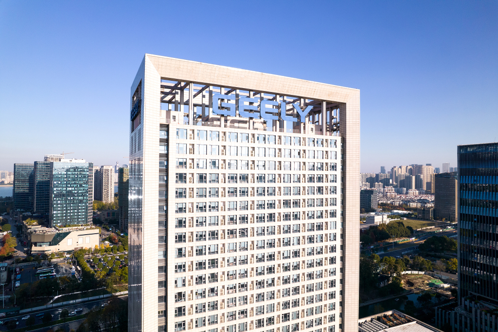 当汽车学会“读心术”：吉利与DeepSeek的AI革命正在改写出行规则