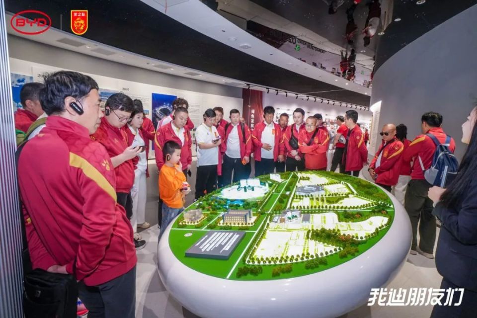 我迪朋友们｜比亚迪祝贺龙之队球迷会成立10周年 一起迈向更好未来