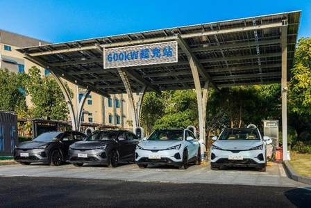 极狐阿尔法T5官方降价3.2万，11.98万起！中型纯电SUV看它就够了